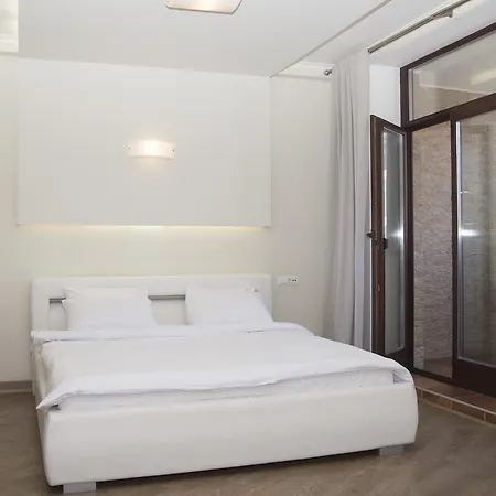 New Arcadia Apartment *